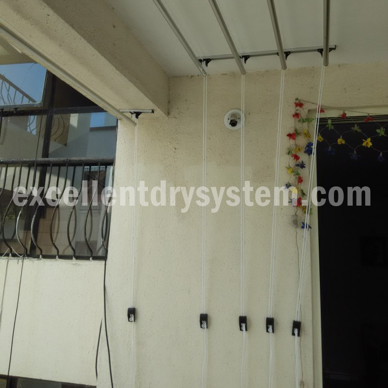 cloth dry stand in Undri